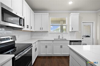 Building Photo - 716 Killam Dr