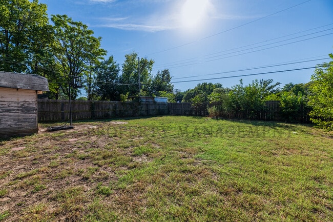 Building Photo - 645 S Poplar St