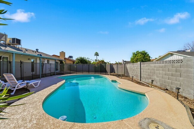 Building Photo - Beautifully remodeled home in a fantastic ...
