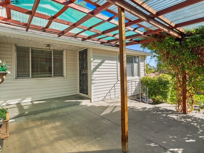 Building Photo - Perfect Remodeled Home in the Heart of Reno