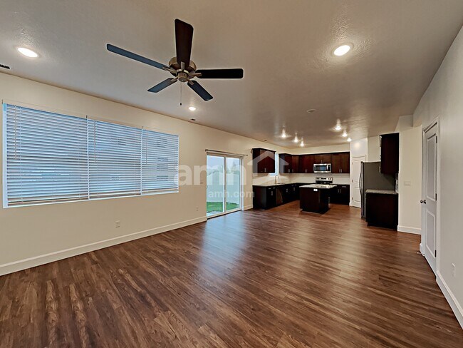 Building Photo - 1338 E White St