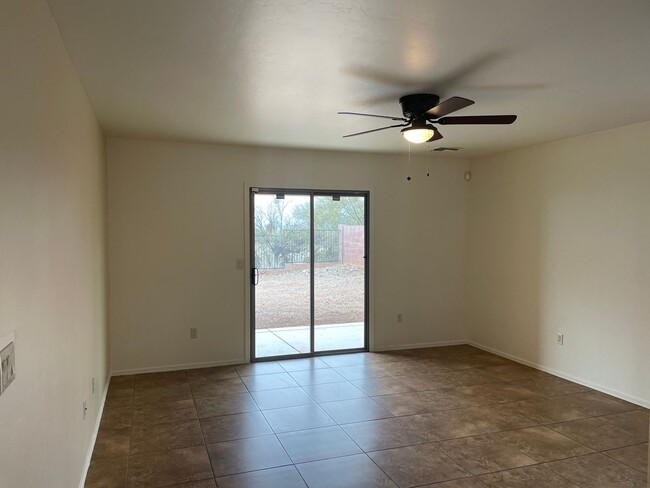 Building Photo - Beautiful Modern New 3Bdm 2Ba Home, Easy A...