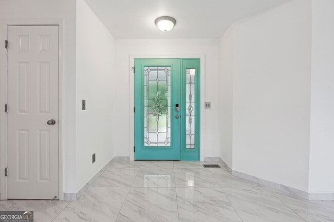 Building Photo - 3149 Lakeview Pkwy