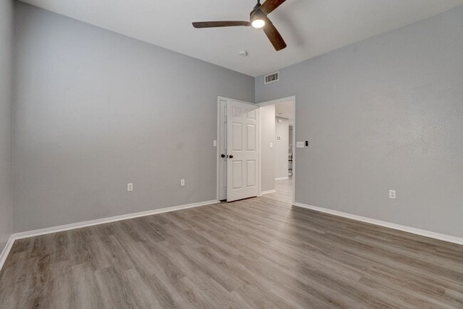 Building Photo - 855 N Stephanie St