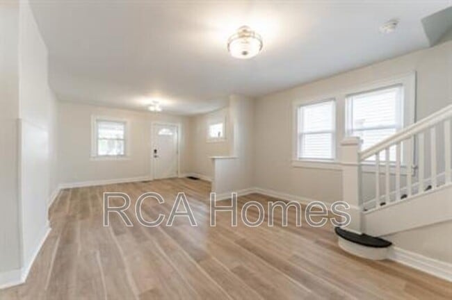 Building Photo - 1601 Villa Ave