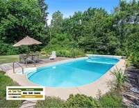 Building Photo - Inground swimming pool, Generac Generator, 3 bedroom 1.5 bath home in South Bend IN
