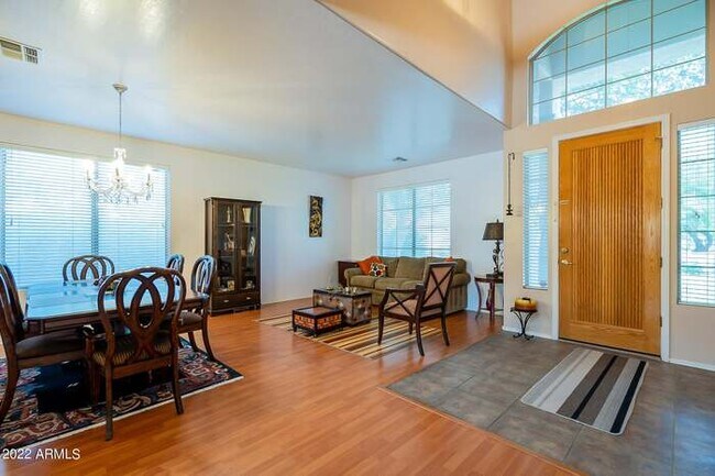 Building Photo - 735 W Carob Pl