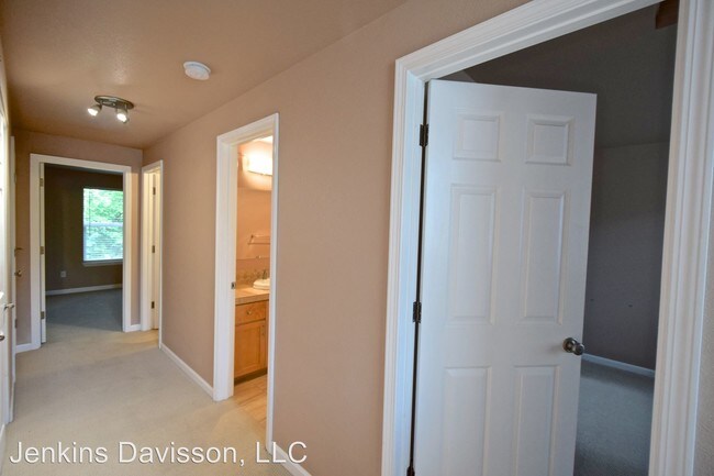 Building Photo - 2 br, 2.5 bath House - 3956 Carman Drive