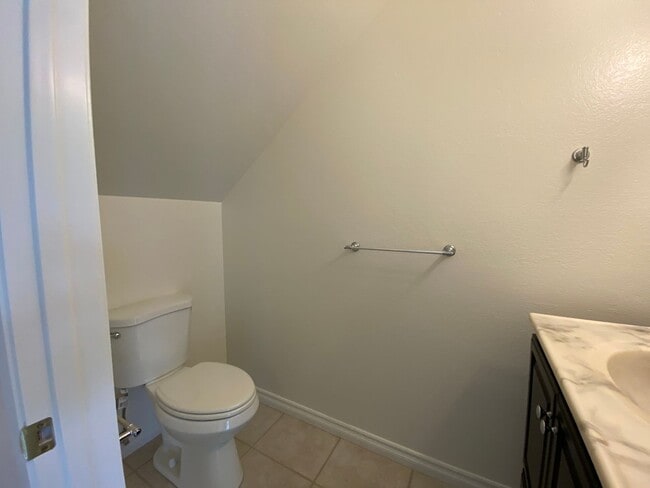 Building Photo - Bright and Spacious 2 Bed/1.5 Bath South O...