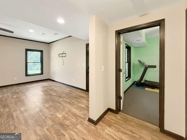 Building Photo - 8275 Majors Ridge Way