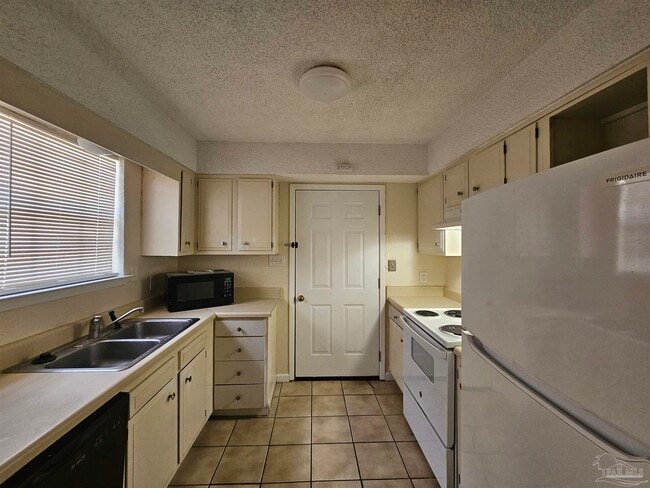 Building Photo - 5604 Scotland Terrace