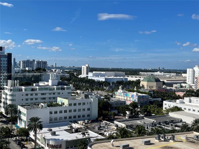 Building Photo - 100 Lincoln Rd