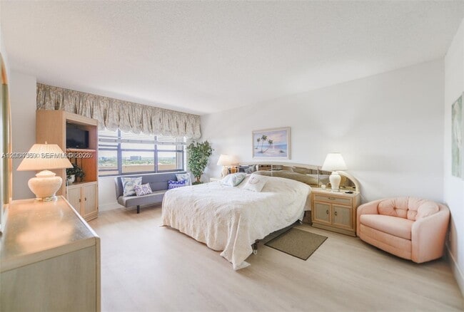 Building Photo - 4900 N Ocean Blvd