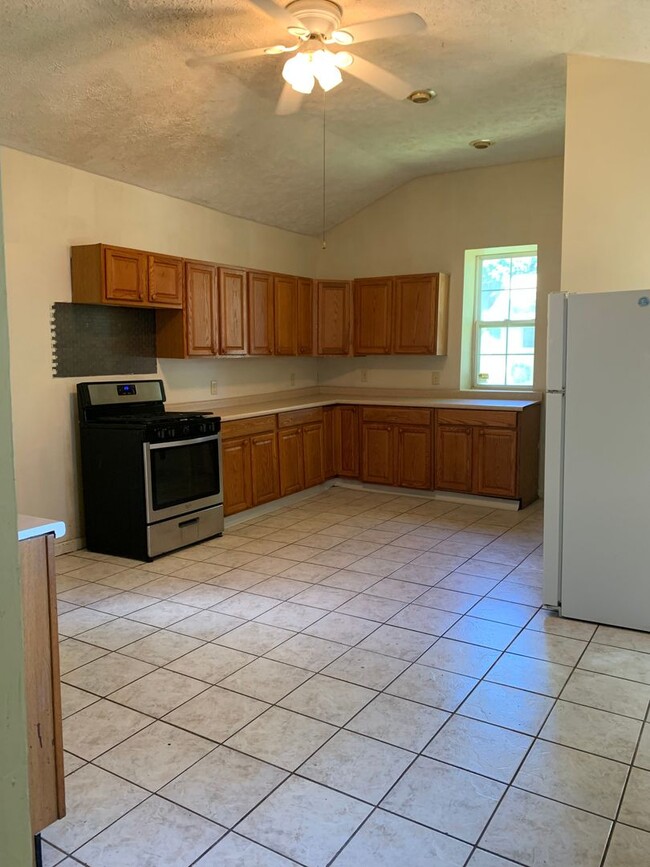 Building Photo - 822 Foote St