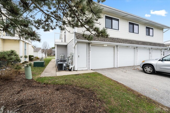 Primary Photo - 226 N Waterford Dr