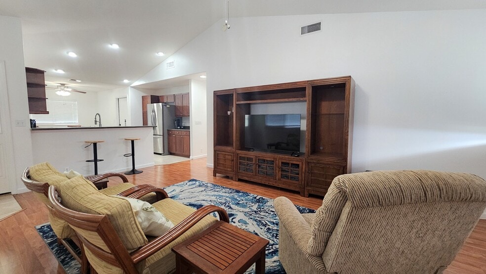 Building Photo - 75-676-676 Lalii Pl