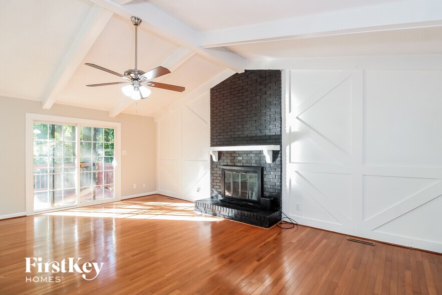 Building Photo - 4923 Shady Pine Dr