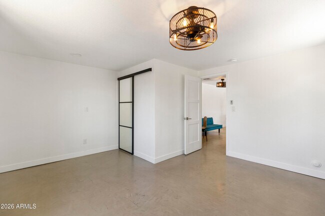 Building Photo - 934 W Parkway Blvd