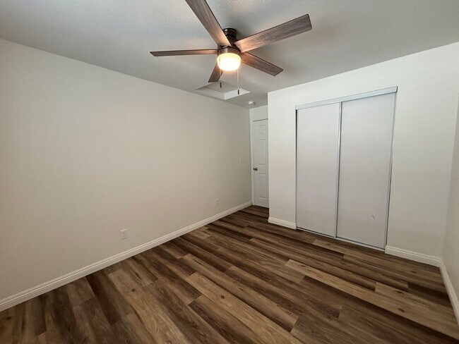 Building Photo - 1790 W Linden St