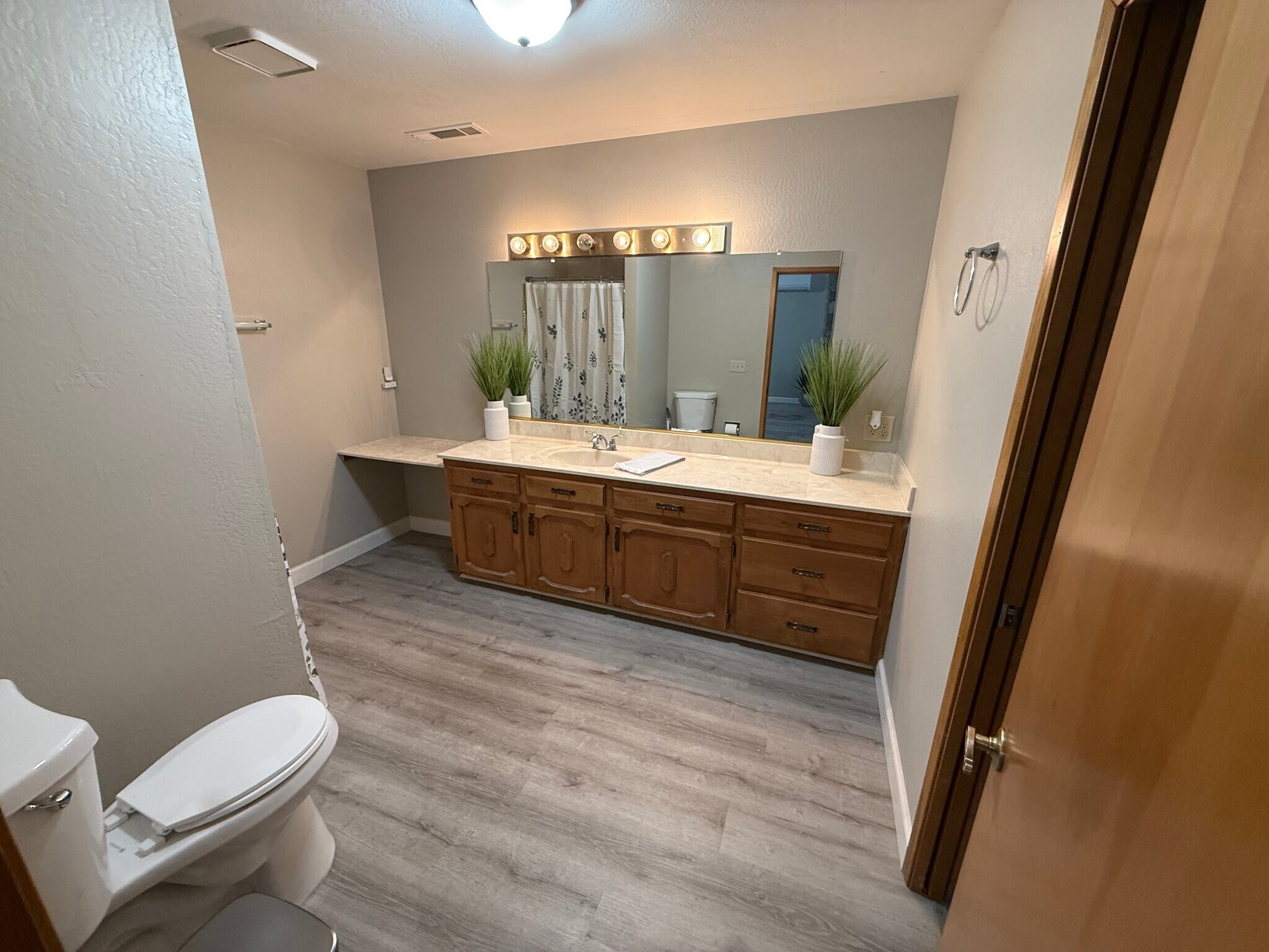 Building Photo - 11 Kokanee Dr
