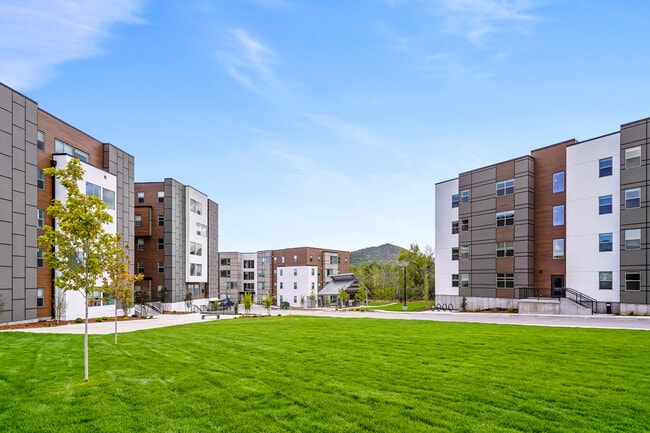 Outdoor - Slopeside Village Apartments and Townhomes