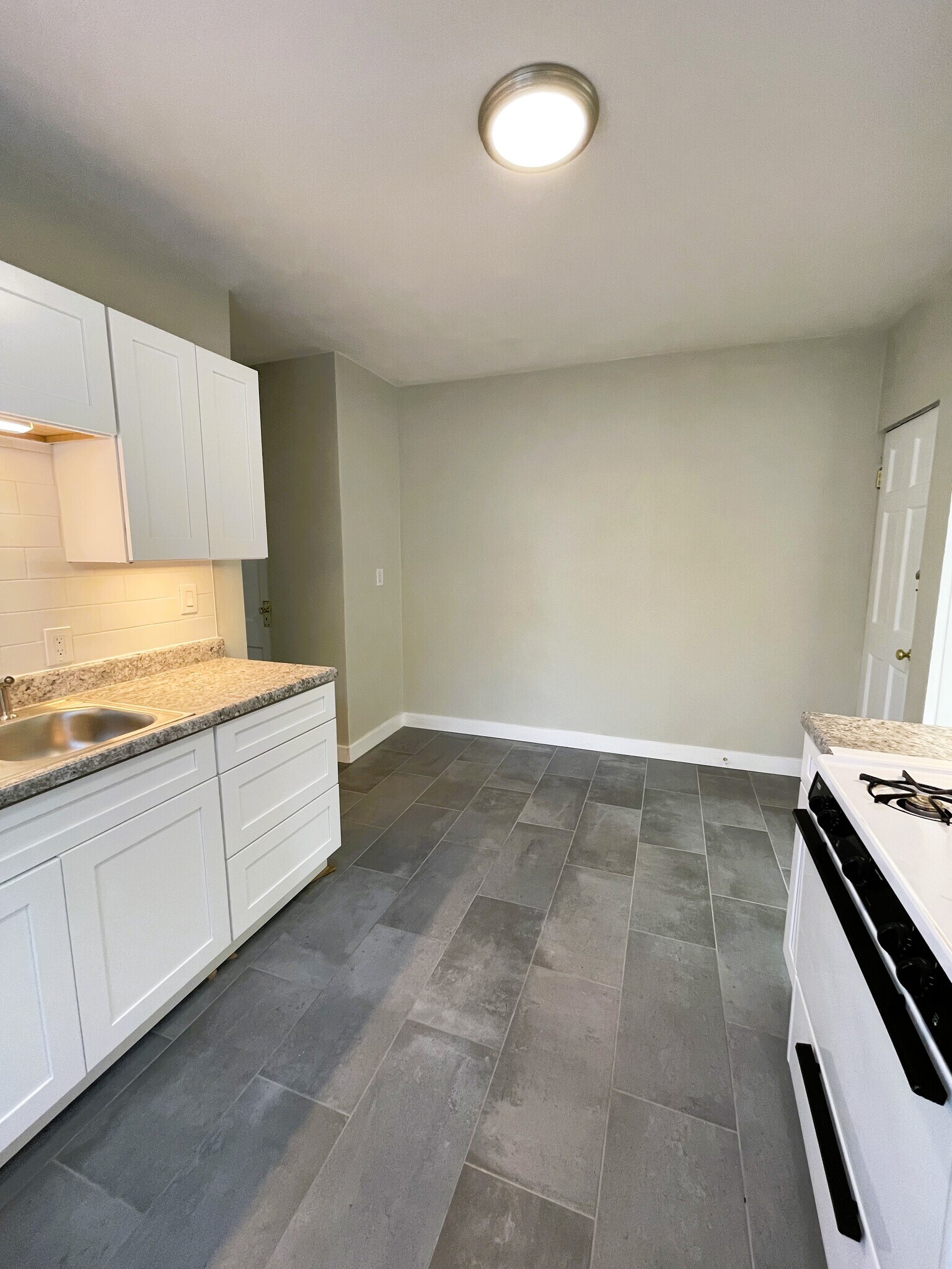 Building Photo - 3226 Portis Ave