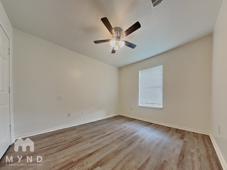 Building Photo - 949 Guam St