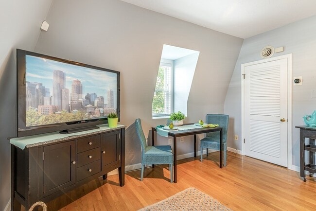 Building Photo - 15 Beale St