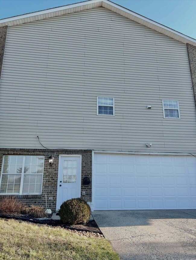 Building Photo - 100 Woodview Dr