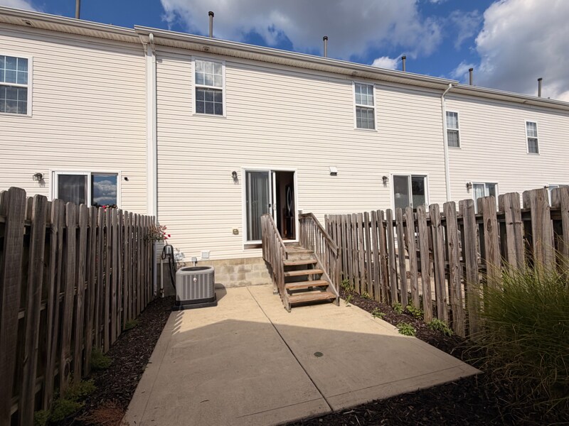 Building Photo - 717 Lazelle Rd
