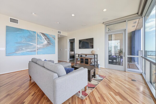 Building Photo - 321 10th Ave