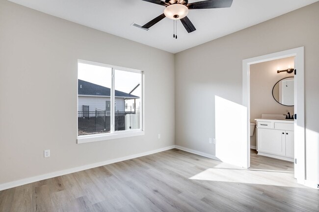 Building Photo - Pineway Aria Plan