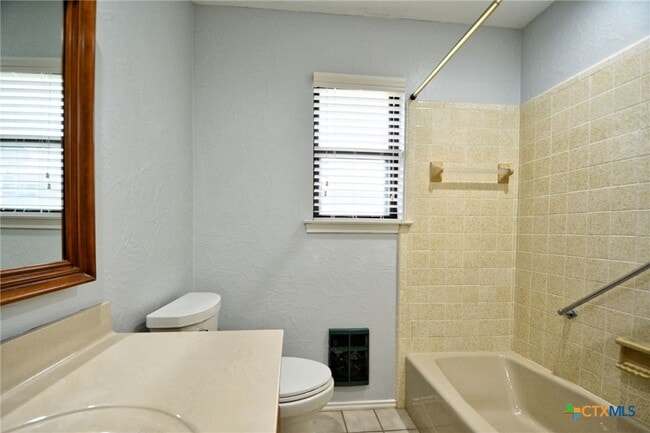 Building Photo - 1215 Clearwater Dr
