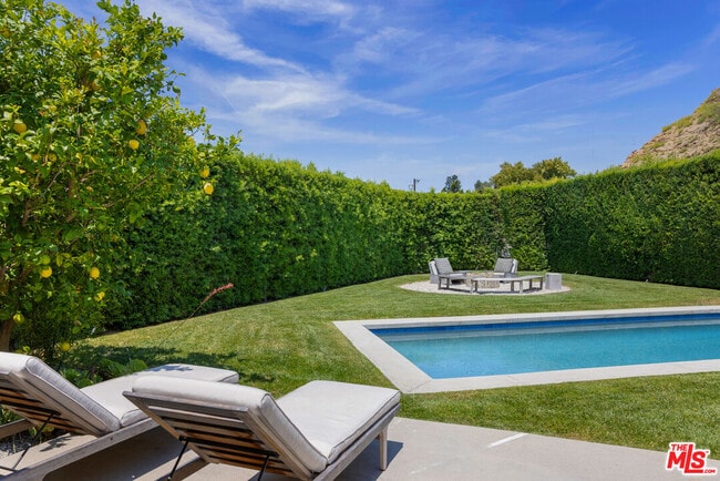 Building Photo - 2611 Range Rd