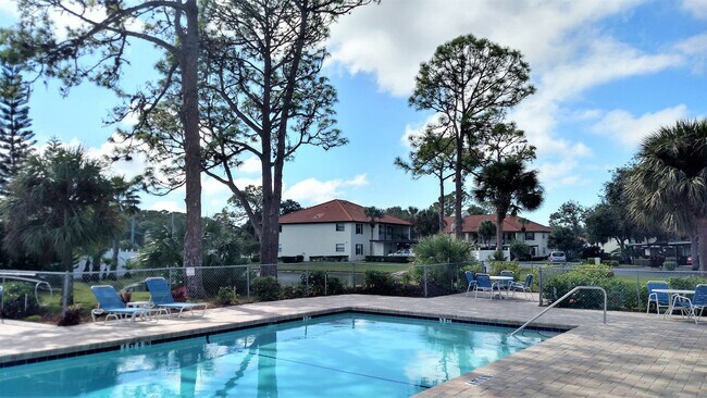 Building Photo - Seasonal Short-Term 2-Bedroom 2-Bath Condo located in Englewood!