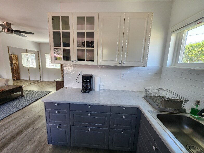 Building Photo - 1112 N Ontare Rd