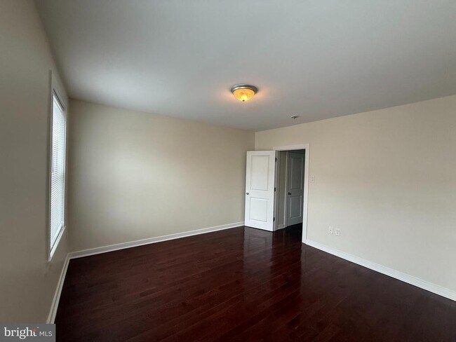 Building Photo - 1249 W College Ave