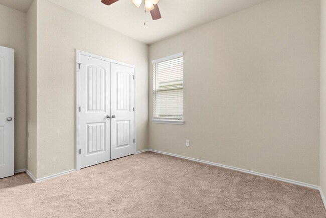 Building Photo - 343 Green Valley Dr