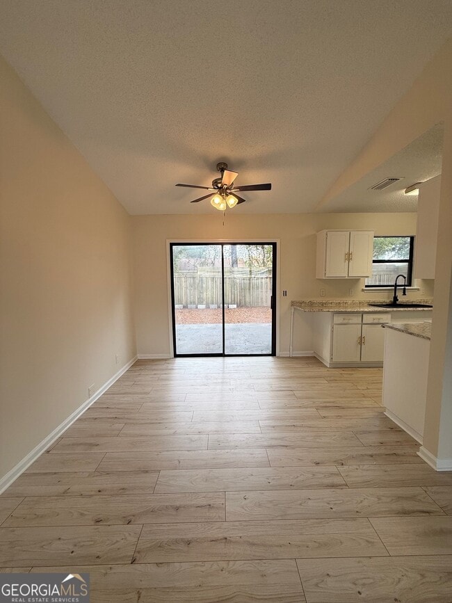 Building Photo - 204 Westgate Cir