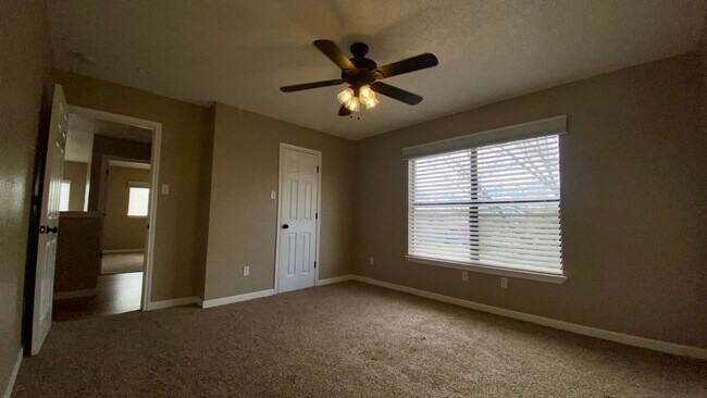 Building Photo - Beautiful Home in Established Neighborhood