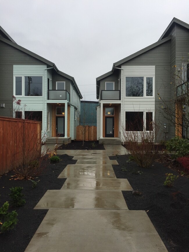 East Side - Shared GreenSpace - 54 NE Graham St