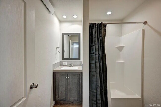 Building Photo - Charming 3-Bed, 3-Bath Home in The Farm – ...