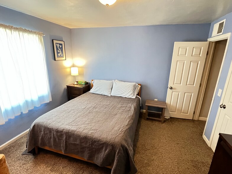 Building Photo - 1337 W El Rio Dr