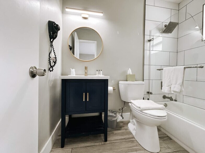 Building Photo - 50 Davie Blvd