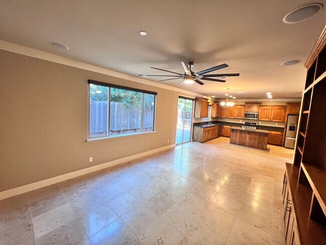 Building Photo - Stunning 3 Bedroom, 2.5 Bath Single Family Home, Gated Community, Beautiful Inside & Out!