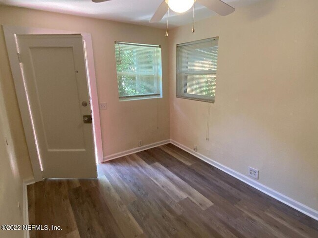 Building Photo - 2233 Ernest St