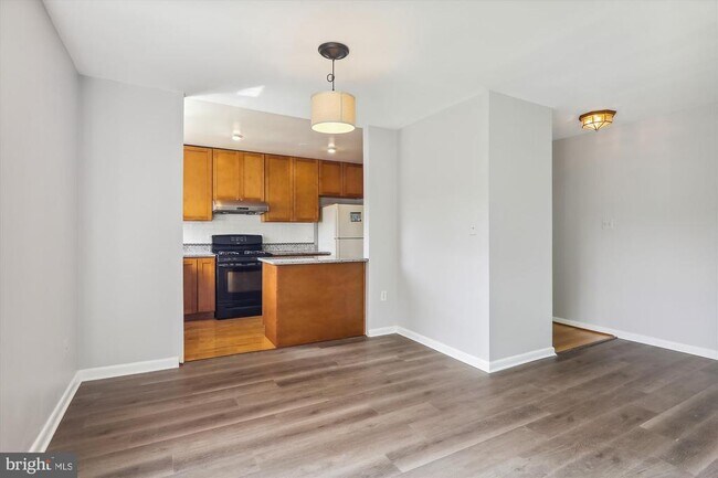 Building Photo - 10631 Montrose Ave