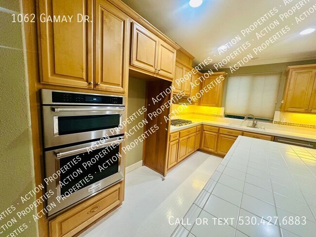 Building Photo - Luxury 3 Bedroom | Serrano Guard Gated Com...