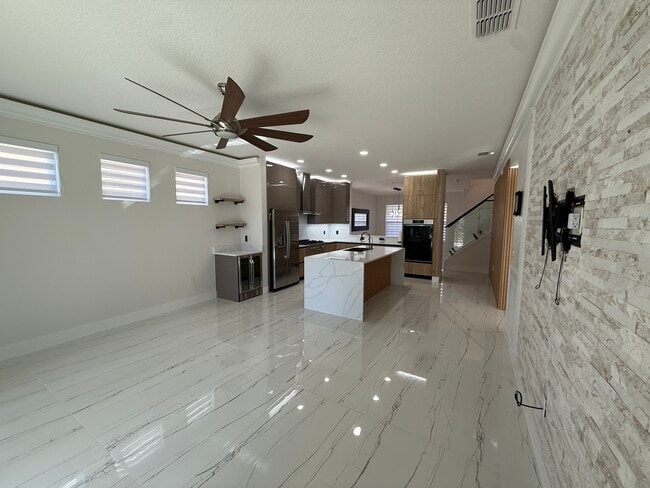 Building Photo - 5380 Oakbourne Ave