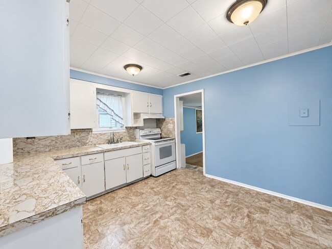 Building Photo - 6030 Cotter Ave